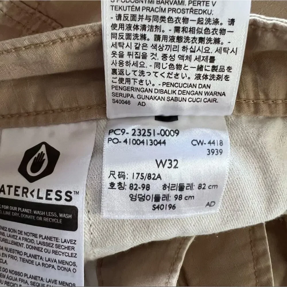 Levi’s Men’s Size 32 beige Cargo Shorts